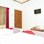Super Oyo 353 Loesje Guest House Syariah