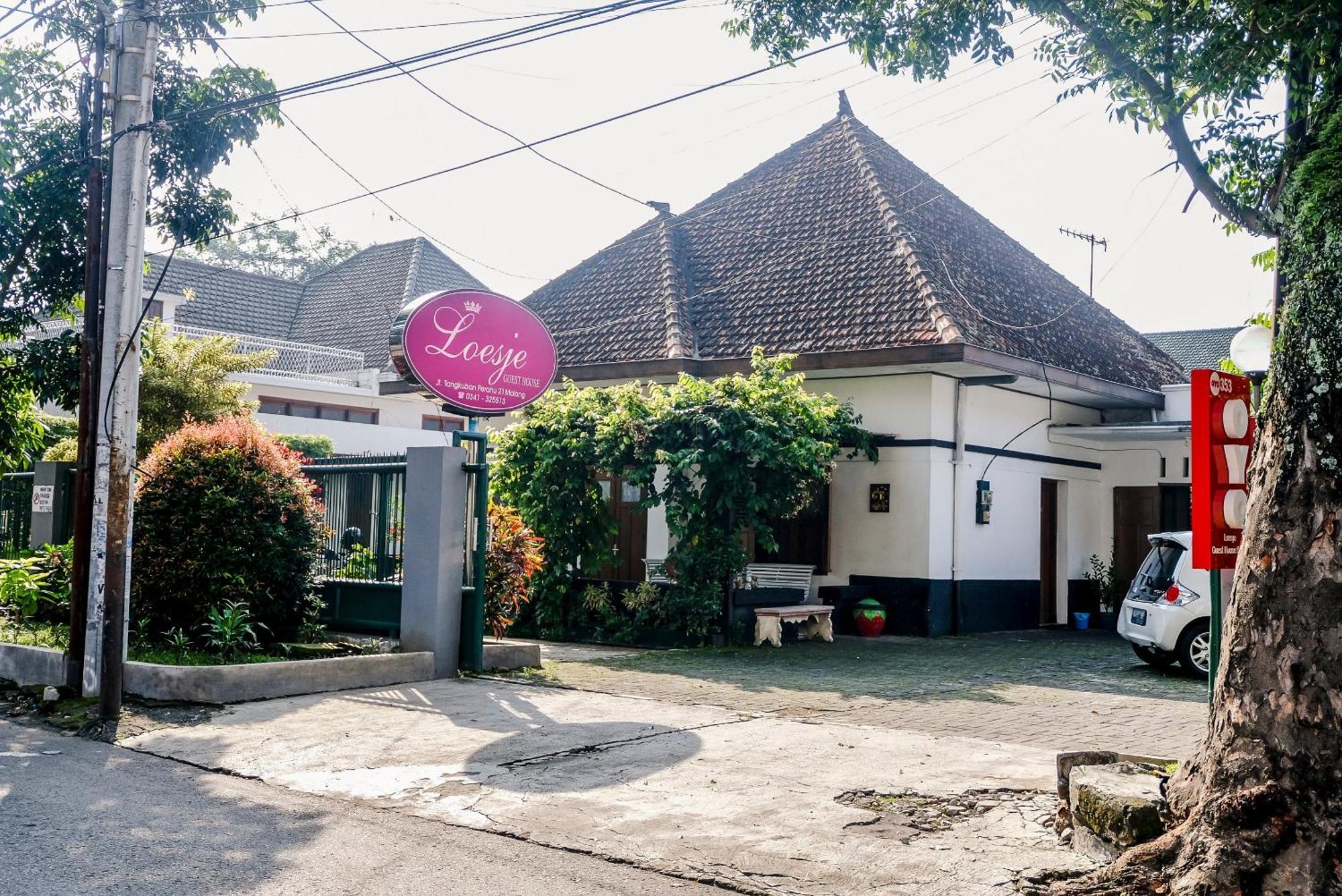 Super Oyo 353 Loesje Syariah Hotel